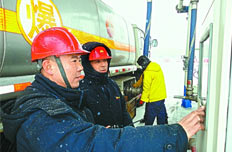 哈爾濱石化加足馬力儲備春耕油