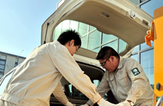 工作人員正在認真工作