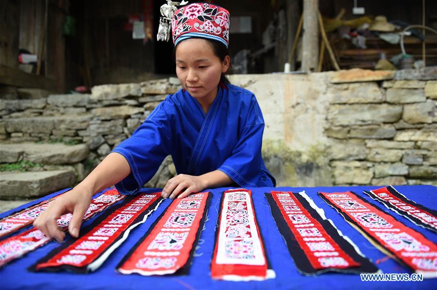 #CHINA-GUIZHOU-QIANDONGNAN-EMBROIDERY (CN)