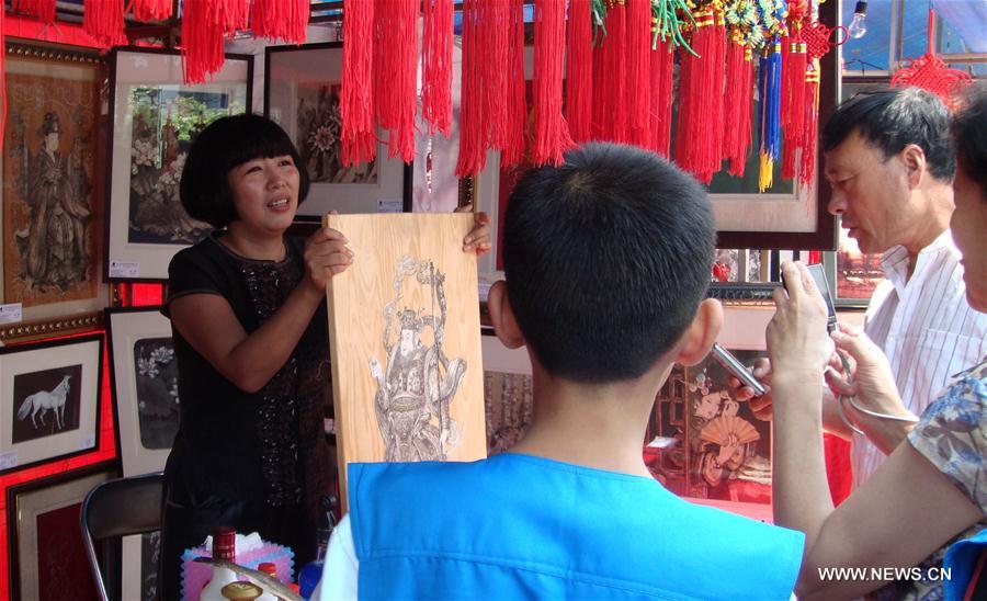 CHINA-HEILONGJIANG-INTANGIBLE CULTURAL HERITAGE-FISH SKIN HANDICRAFT (CN)