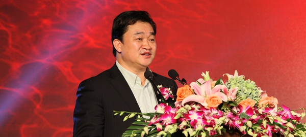 新華網(wǎng)董事長(zhǎng)、總裁田舒斌致開幕詞