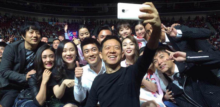 這張&ldquo;知名合影&rdquo;里 沒有一個明星成了大股東