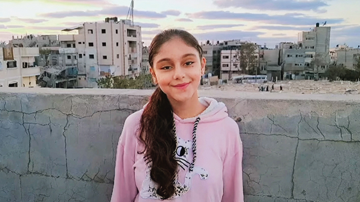 他们帮加沙女孩卖画