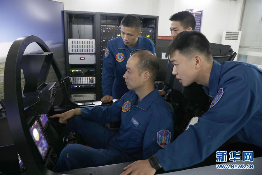 （圖文互動(dòng)）（3）空中驕子&mdash;&mdash;記空軍航空兵某旅飛行二大隊(duì)大隊(duì)長劉飛