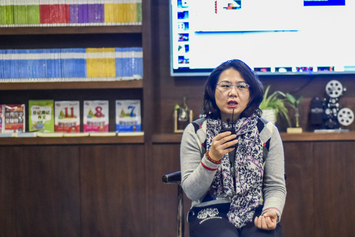 王煥：唐卡現在發展得很好。一個是國家非遺政策的保護，第二唐卡技藝本身很精良，做唐卡的這些藝人始終保有著工匠精神，做出來的東西令人稱贊，它自然能慢慢傳播開來。