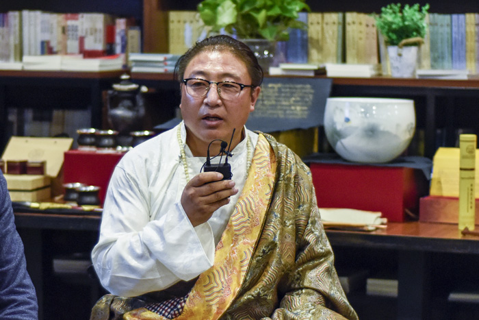 安久&middot;白瑪群加：絕對不能為了錢做手藝的傳承人，傳承手藝是因為我們有傳承民族特色文化的責任，要時刻謹記這一份責任。