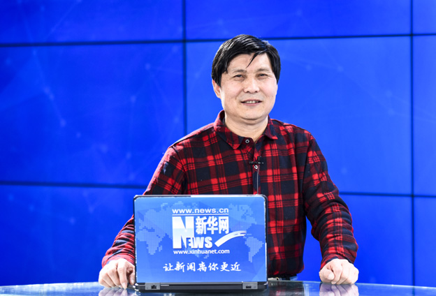 從開始的花鳥畫轉為山水畫創作，更欣賞山水畫的大氣。多年努力到名山大川去寫生，搜集素材，創作具有生活氣息的書畫作品。