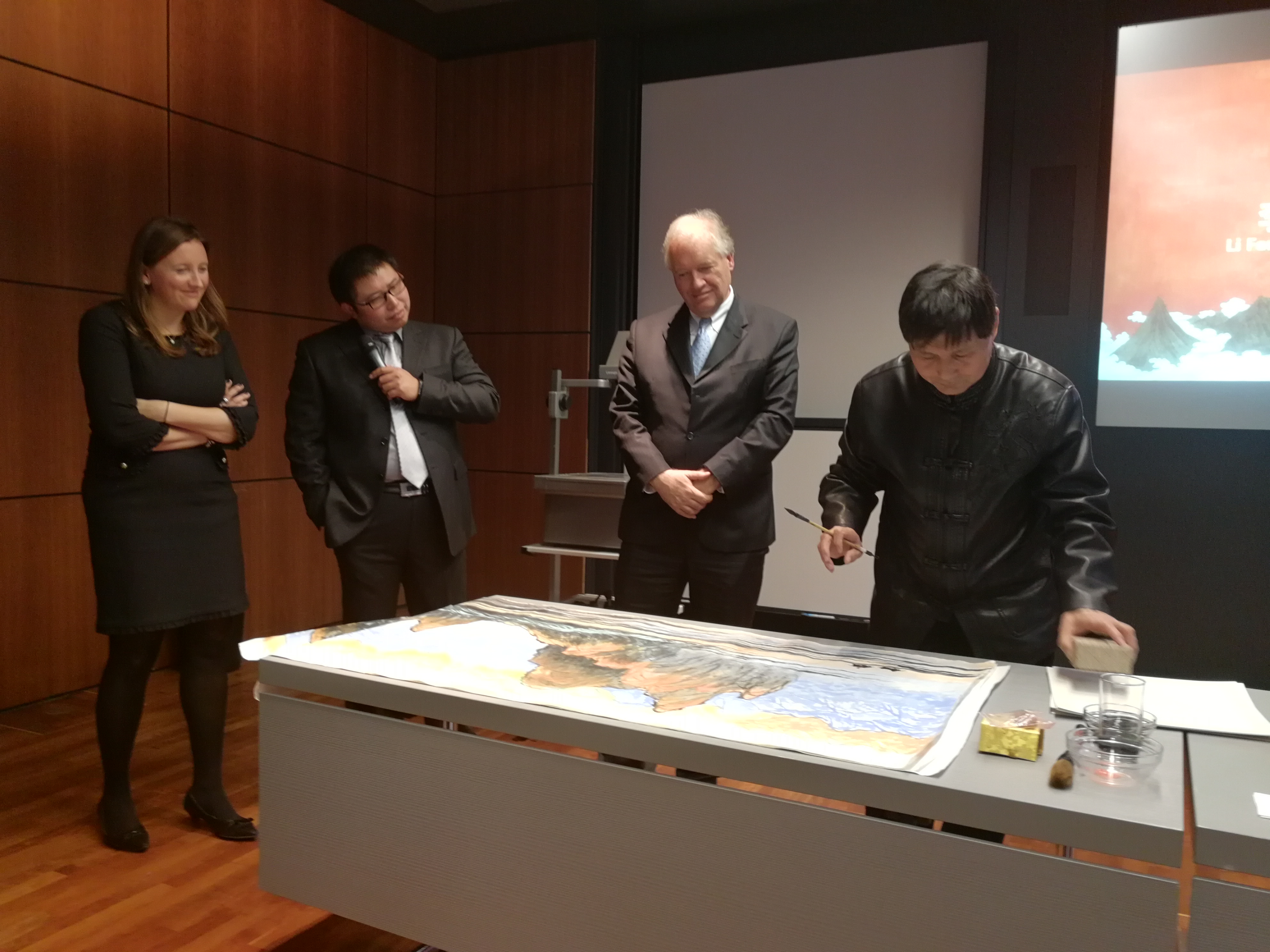 作為一個藝術家，我也要為這個國家和社會做一點自己的貢獻。在這次跨國文化交流活動中，作為唯一的隨團畫家，我創作出了多幅以&ldquo;一帶一路&rdquo;為主題的中國畫。