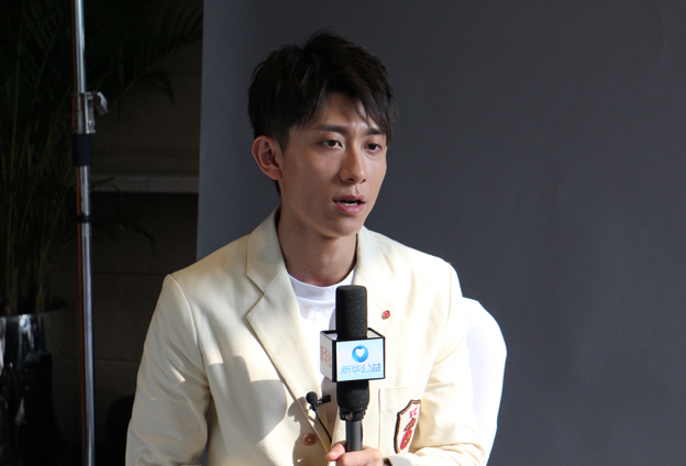 國有棟梁，大愛無疆；爾如嫩草，小愛芬芳。