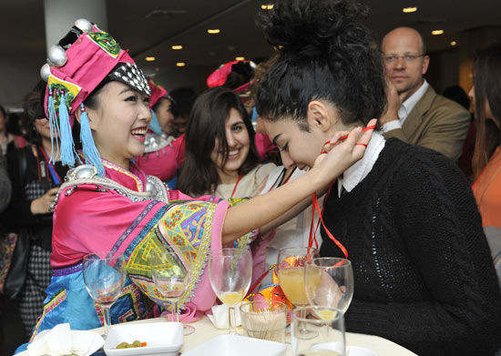 &ldquo;歡樂春節(jié)&rdquo;走近海外民眾 帶去中國(guó)年味