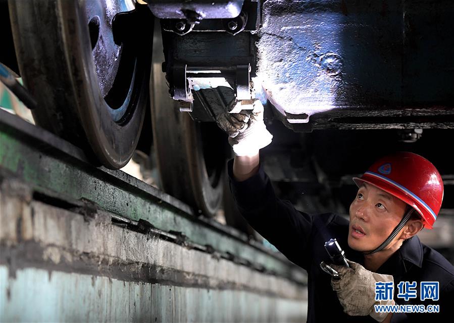 （圖片故事）（1）&ldquo;機車醫生&rdquo;李向前：&ldquo;望聞問切&rdquo;保安全