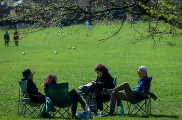 英國(guó)英格蘭地區(qū)開始逐步放寬&ldquo;禁足&rdquo;措施