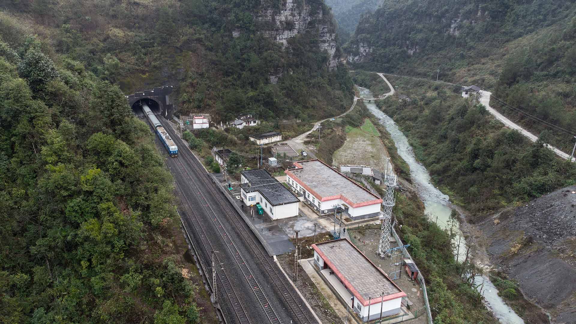 【顯影中國】春運(yùn)里的&ldquo;咽喉小站&rdquo;