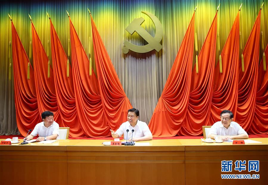 7月22日，中國科協(xié)和中央黨校聯(lián)合舉辦的科技領軍人才專題研修班在北京結(jié)業(yè)，中共中央政治局委員、國家副主席李源潮出席結(jié)業(yè)式并講話。新華社記者丁海濤攝