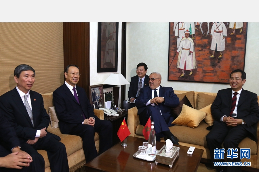 9月19日，在摩洛哥首都拉巴特，中共中央書記處書記、全國(guó)政協(xié)副主席杜青林（左二）會(huì)見摩洛哥政府首腦本&middot;基蘭（右二）。應(yīng)摩洛哥參議院邀請(qǐng)，中共中央書記處書記、全國(guó)政協(xié)副主席杜青林于18日至20日率中共代表團(tuán)訪摩，分別會(huì)見政府首腦本&middot;基蘭、參議長(zhǎng)本希馬、真實(shí)性與現(xiàn)代黨總書記奧馬里等。新華社記者劉鍇攝