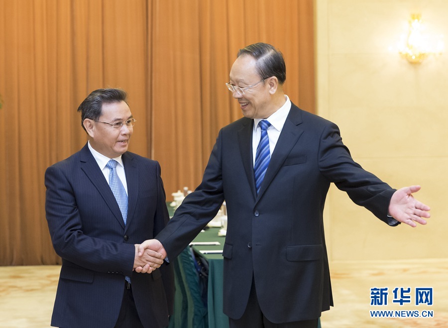 10月12日，中共中央書記處書記、全國政協副主席杜青林在北京會見來華訪問并出席&ldquo;2016中國共產黨與世界對話會&rdquo;的老撾人革黨中央政治局委員、建國陣線中央主席賽頌蓬&middot;豐威漢率領的老撾人革黨代表團。　新華社記者丁海濤攝