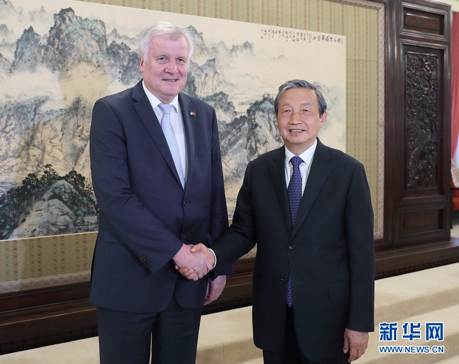 5月10日，國務(wù)院副總理馬凱在北京中南海紫光閣會(huì)見德國巴伐利亞州州長、基社盟主席霍斯特&middot;澤霍費(fèi)爾一行。 新華社記者王曄攝