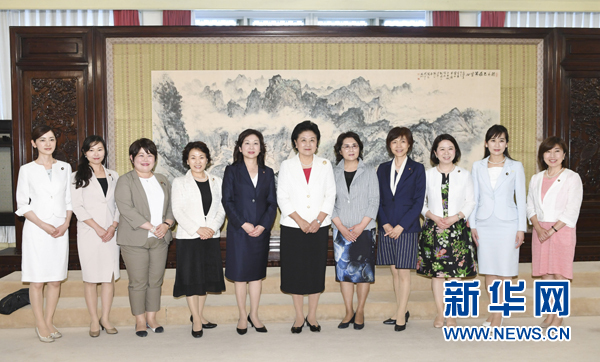 7月12日,國(guó)務(wù)院副總理劉延?xùn)|在北京會(huì)見以日本自民黨前總務(wù)會(huì)長(zhǎng)野田圣子為首的日本執(zhí)政黨女國(guó)會(huì)議員代表團(tuán)一行。 新華社記者 高潔 攝 7月12日,國(guó)務(wù)院副總理劉延?xùn)|在北京會(huì)見以日本自民黨前總務(wù)會(huì)長(zhǎng)野田圣子為首的日本執(zhí)政黨女國(guó)會(huì)議員代表團(tuán)一行。 新華社記者 高潔 攝