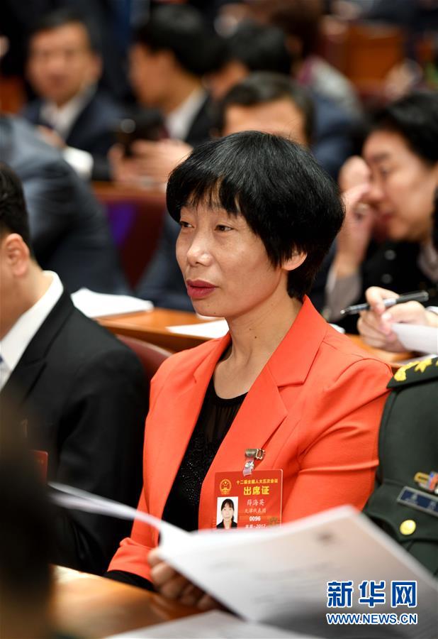 （兩會&middot;履職影像記）（1）薛海英代表：關(guān)注農(nóng)民工權(quán)益和城市環(huán)境