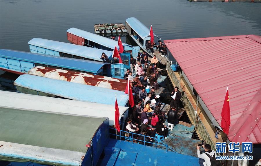 （新華全媒頭條&middot;圖文互動(dòng)）（10）全黨來一個(gè)大學(xué)習(xí)&mdash;&mdash;新時(shí)代中國(guó)共產(chǎn)黨人的理論自覺