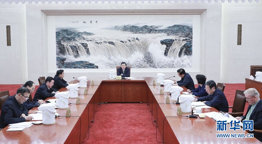 1月22日，中共十二屆全國人大常委會(huì)黨組在北京召開會(huì)議，認(rèn)真學(xué)習(xí)領(lǐng)會(huì)習(xí)近平總書記在黨的十九屆二中全會(huì)上的重要講話精神，研究全國人大常委會(huì)貫徹落實(shí)全會(huì)精神、做好憲法修改相關(guān)工作。全國人大常委會(huì)委員長(zhǎng)、常委會(huì)黨組書記張德江主持會(huì)議并講話。新華社記者 丁林 攝