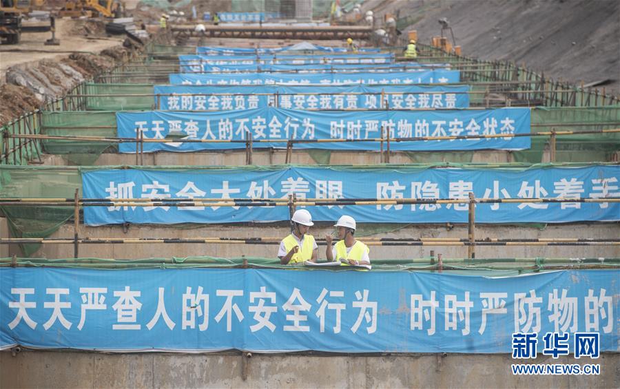 （新時代奮斗者&middot;圖文互動）（3）當(dāng)一群&ldquo;90后&rdquo;與工地相遇&mdash;&mdash;記奮戰(zhàn)在軍運(yùn)會工地上的90后新農(nóng)民工