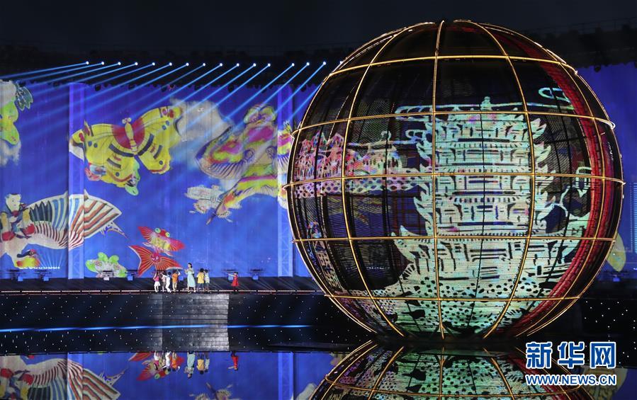 （新華全媒頭條&middot;上合青島峰會&middot;圖文互動）（3）攜手前進，開啟上合發(fā)展新征程 &mdash;&mdash;習(xí)近平主席主持上合組織青島峰會 并舉行系列活動紀(jì)實