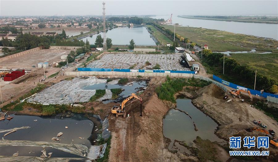 （新華視點&middot;圖文互動）（2）中央督察兩年有的絲毫未改，有的不減反增&mdash;&mdash;江蘇泰興數(shù)萬噸化工廢料和污泥堆放長江邊調查