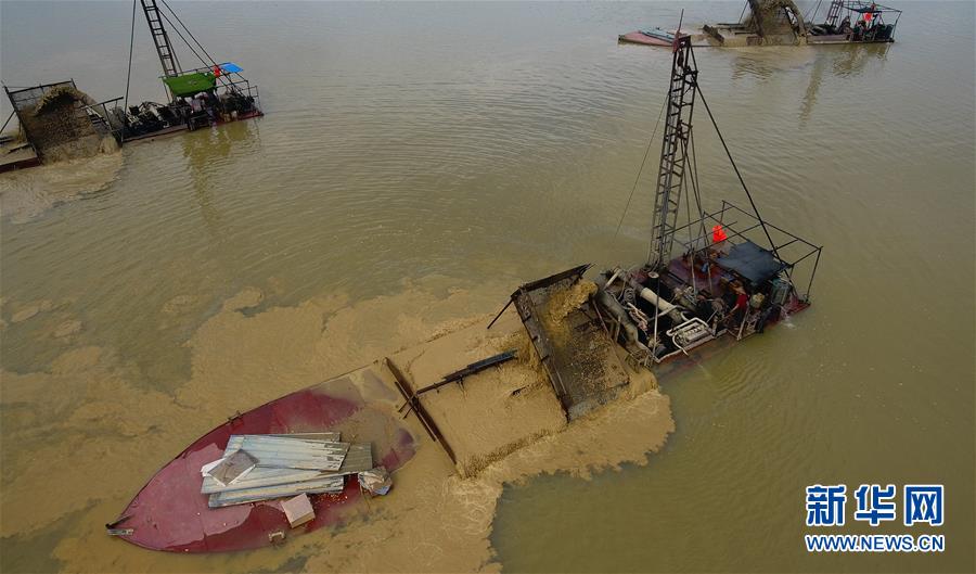 (新華視點·圖文互動)(2)小作坊“游擊”盜采、查處窩點“死灰復燃”,海南非法采砂緣何難止?