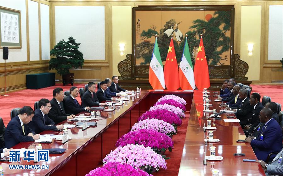 （中非合作論壇&middot;XHDW）習近平會見赤道幾內亞總統奧比昂