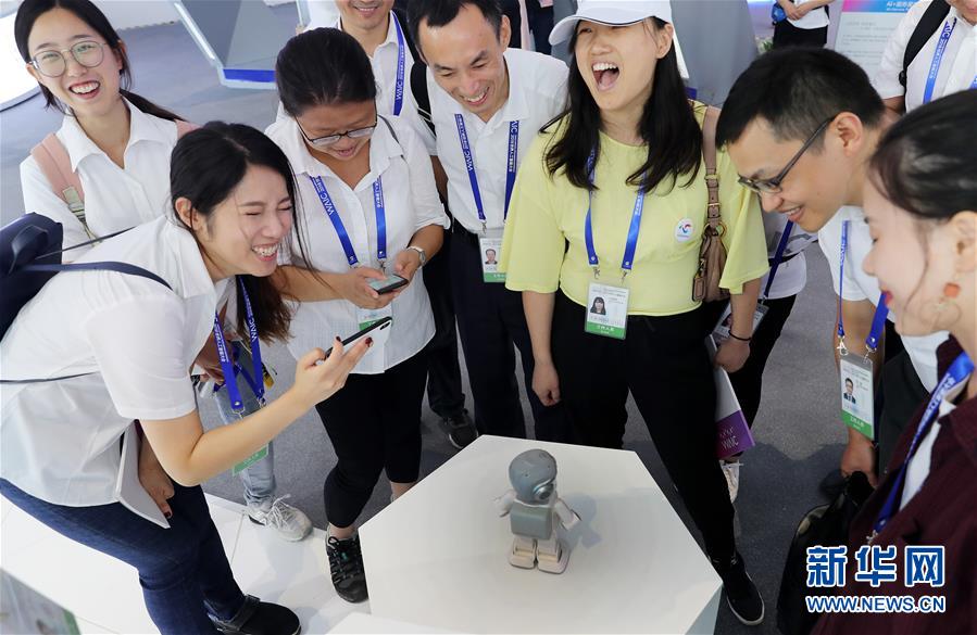 （新華全媒頭條&middot;圖文互動）（2）&ldquo;中國智，世界能&rdquo;&mdash;&mdash;2018世界人工智能大會釋放AI發展新信號