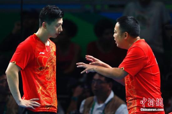 圖為教練劉國梁在場邊指導。<a target='_blank'  ><p  align=