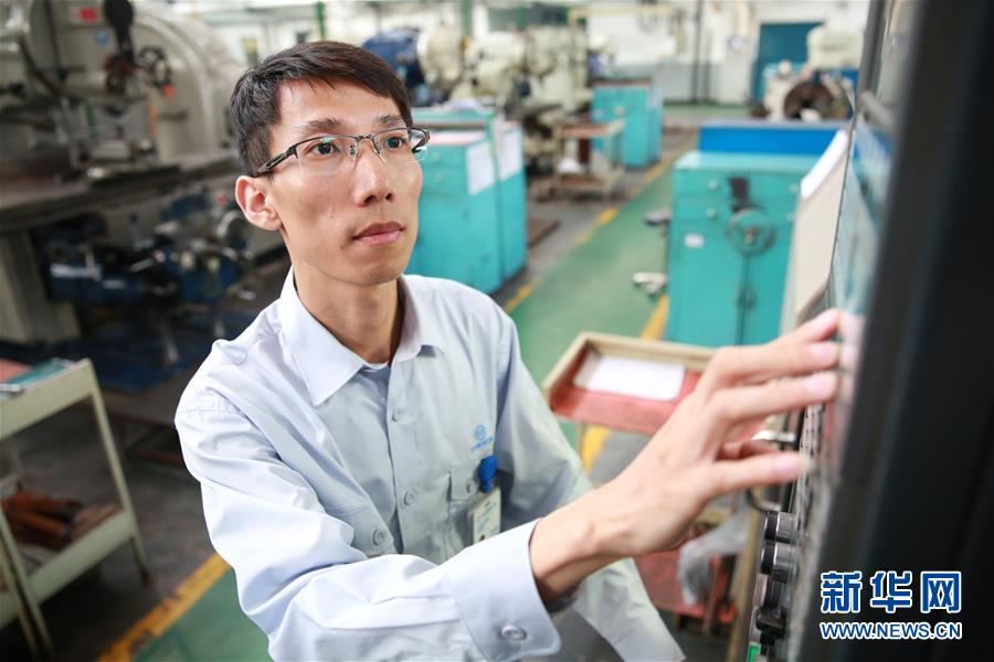 （圖文互動）（3）他用匠心守護飛機心臟&mdash;&mdash;記中國航發沈陽黎明航空發動機有限責任公司一線工人洪家光