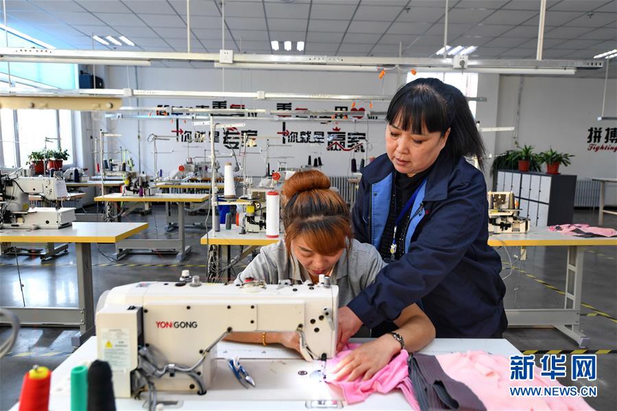 （在習近平新時代中國特色社會主義思想指引下&mdash;&mdash;新時代新作為新篇章&middot;圖文互動）（5）從資源枯竭城市到中國棉襪之鄉(xiāng)&mdash;&mdash;吉林遼源念好民營經(jīng)濟&ldquo;三字經(jīng)&rdquo;