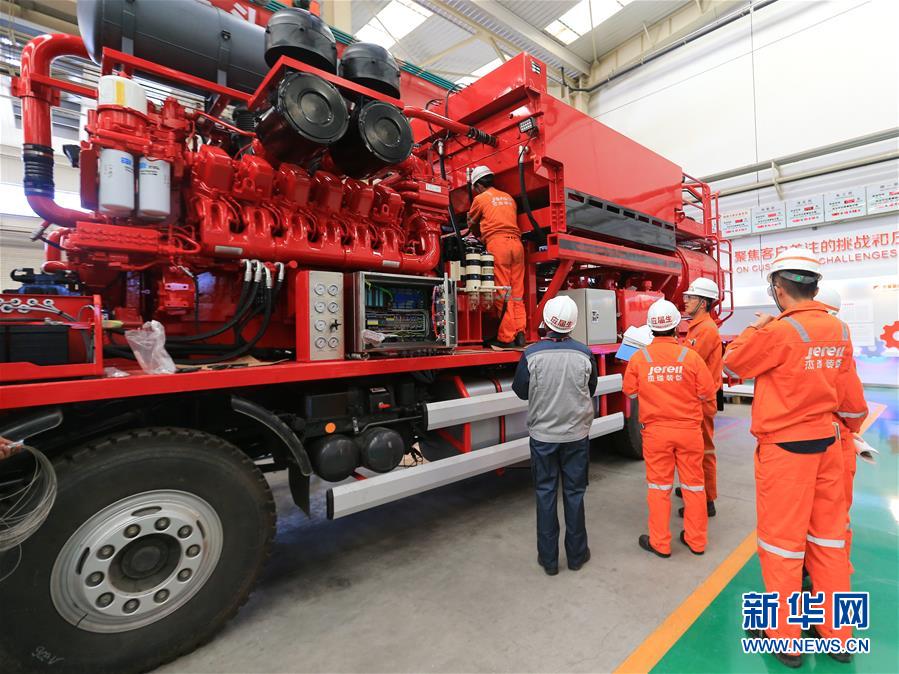 （百城百縣百企調(diào)研行&middot;圖文互動(dòng)）（6）&ldquo;藍(lán)鯨1號(hào)&rdquo;從這里駛出&mdash;&mdash;山東煙臺(tái)崛起制造業(yè)高地