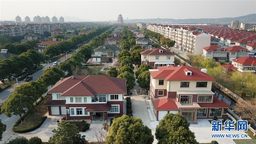 （慶祝改革開放40周年基層行&middot;村莊篇&middot;圖文互動）（3）&ldquo;第一村&rdquo;華西：住房、樓宇刻畫發(fā)展&ldquo;年輪&rdquo;