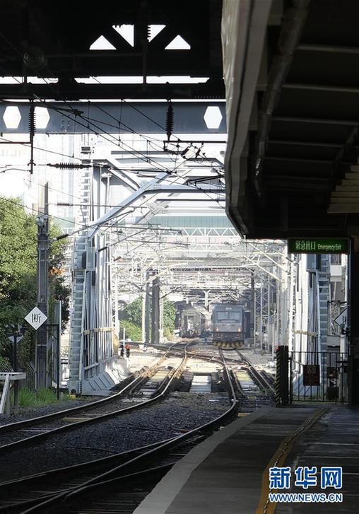 （圖文互動(dòng)）（5）四十年、一扇窗&mdash;&mdash;兩地值守者眼中的羅湖橋