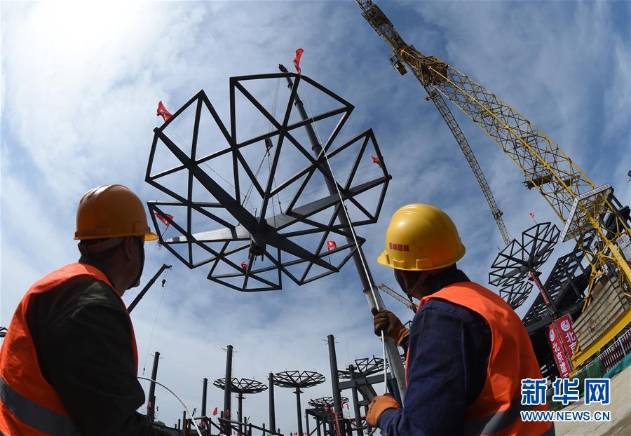 （新華全媒頭條&middot;圖文互動）（2）領(lǐng)航！向著高質(zhì)量發(fā)展堅定前行&mdash;&mdash;以習(xí)近平同志為核心的黨中央引領(lǐng)中國經(jīng)濟(jì)發(fā)展述評