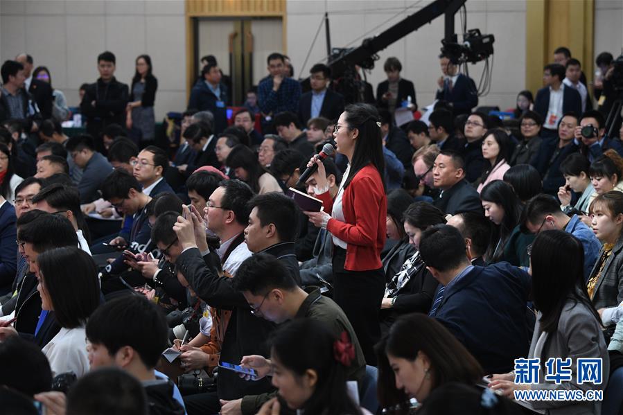 （兩會(huì)&middot;XHDW）（2）國(guó)家發(fā)改委主任何立峰等就&ldquo;創(chuàng)新和完善宏觀調(diào)控，推動(dòng)高質(zhì)量發(fā)展&rdquo;答記者問