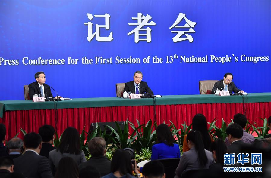 （兩會(huì)&middot;XHDW）（7）外交部部長(zhǎng)王毅就&ldquo;中國(guó)的外交政策和對(duì)外關(guān)系&rdquo;答記者問