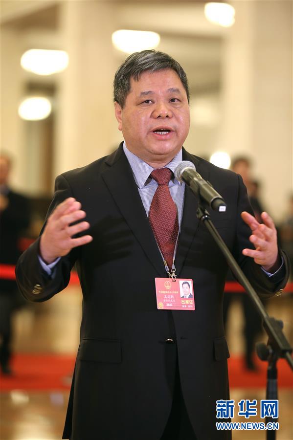 （兩會(huì)&middot;XHDW）（5）全國(guó)人大代表接受采訪