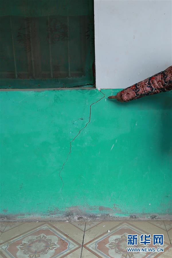 （新華視點&middot;圖文互動）（4）挖掘作業距漢墓中心僅20米，村民住房出現裂縫&hellip;&hellip;&ldquo;造地&rdquo;如何變挖山？