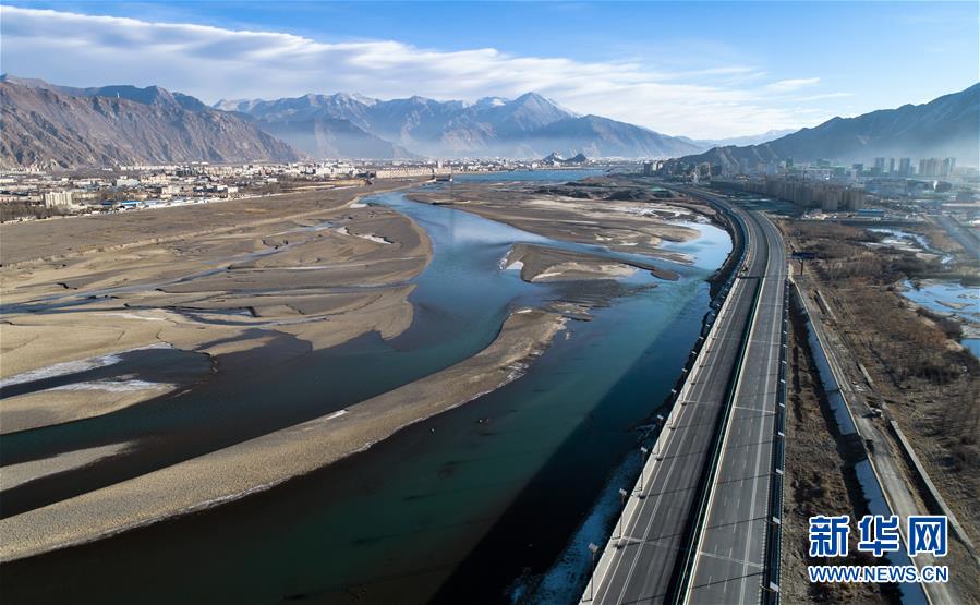 （兩會前夕看落實&middot;圖文互動）（2）格?；ㄩ_ 幸福路寬&mdash;&mdash;西藏落實習(xí)近平總書記全國兩會重要講話精神紀實