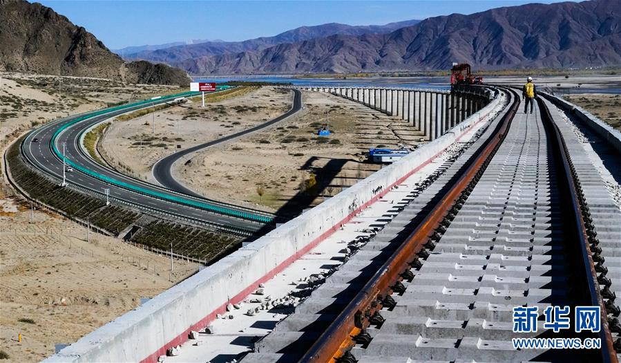 （兩會前夕看落實&middot;圖文互動）（3）格桑花開 幸福路寬&mdash;&mdash;西藏落實習(xí)近平總書記全國兩會重要講話精神紀實