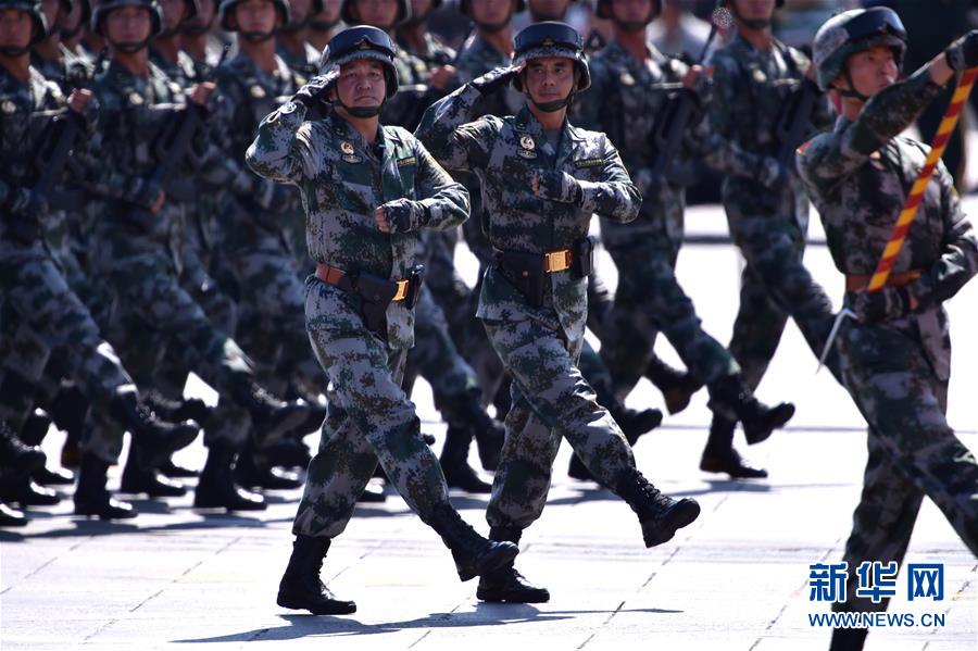 （新華全媒頭條&middot;強(qiáng)軍思想引領(lǐng)新征程&middot;圖文互動(dòng)）（4）那一刻，我們光榮接受檢閱