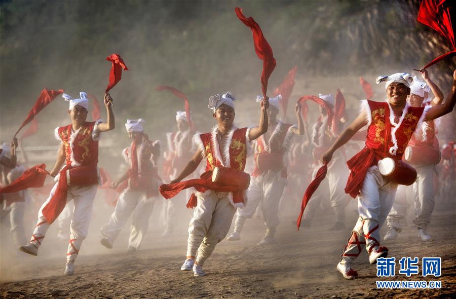 （新華全媒頭條&middot;迎接兩會特別報道&middot;圖文互動）（7）奮進，向著第一個百年奮斗目標&mdash;&mdash;寫在2019年全國兩會召開之際
