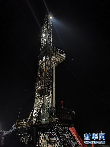 （走基層 聽民聲&middot;圖文互動）（3）&ldquo;條件進(jìn)步了，好作風(fēng)沒變&rdquo;&mdash;&mdash;記者夜守大慶油田1205鉆井隊(duì)