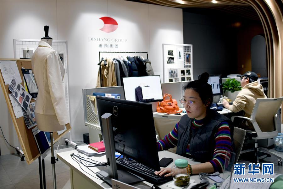 (新華全媒頭條·圖文互動)(1)從“來樣加工”到為全球“量體裁衣”——透過“迪尚之路”看新舊動能轉換