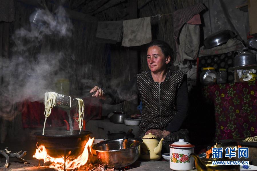 （新華全媒頭條&middot;圖文互動）（5）一步千年，&ldquo;最后的沙漠部落&rdquo;遷入新家園