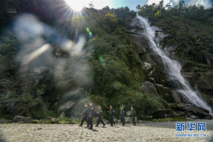 （愛國情 奮斗者&middot;圖文互動）（3）警民情深&mdash;&mdash;記云南貢山縣獨龍江鄉邊境派出所